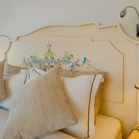 Nazlihan - Special Category Assos