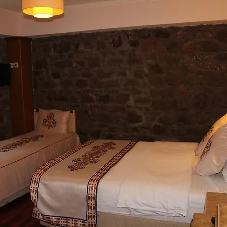 Nazlihan - Special Category 2* Assos