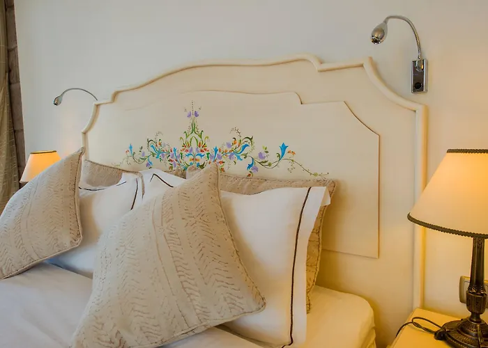 Nazlihan - Special Category Assos